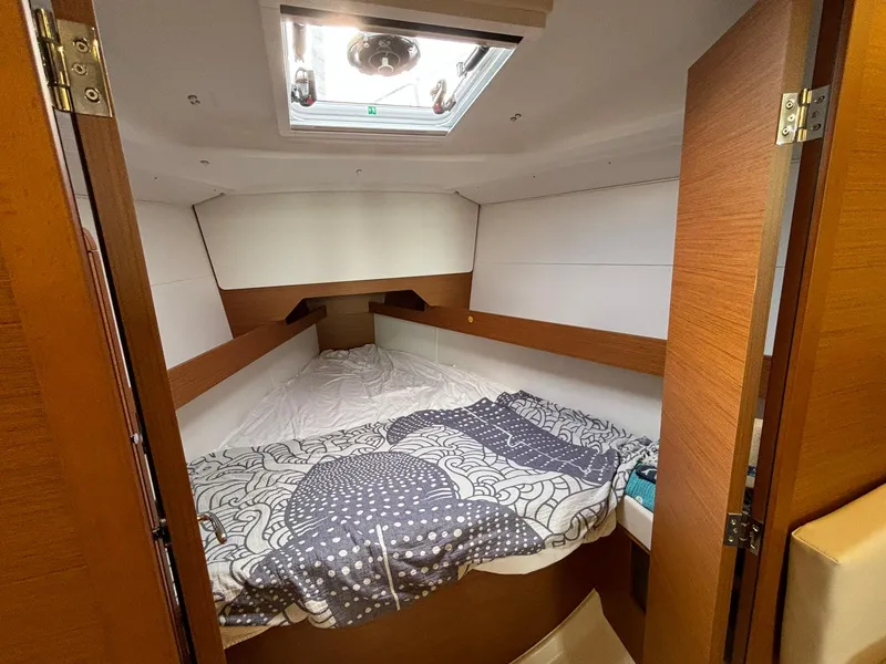 Slide: The Image of Fwd cabin - 5