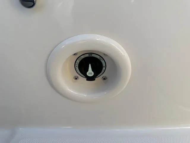 Slide: The Image of 2025 Grady-White 231 Coastal Explorer boat control knob. - 16