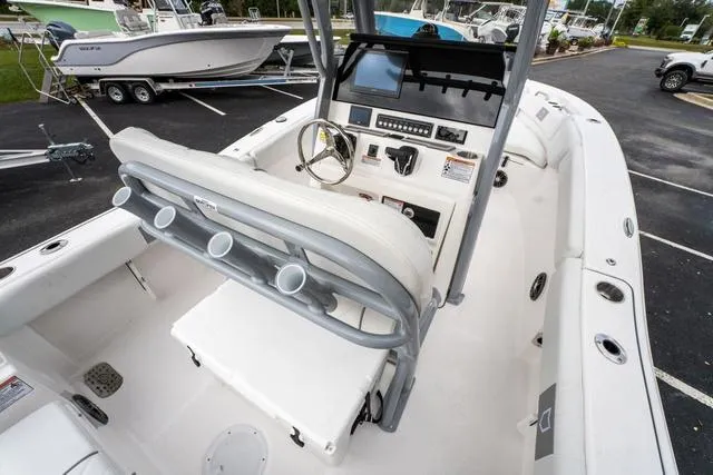 Slide: The Image of Sea Fox 228 Commander 2025 - 11