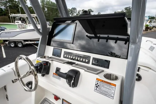 Slide: The Image of Sea Fox 228 Commander 2025 - 12