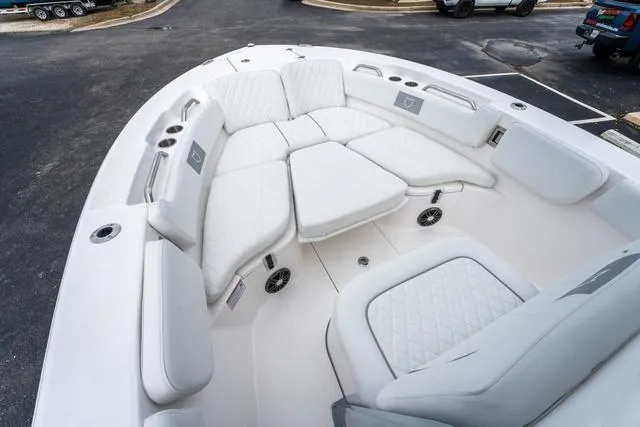 Slide: The Image of Sea Fox 228 Commander 2025 - 15