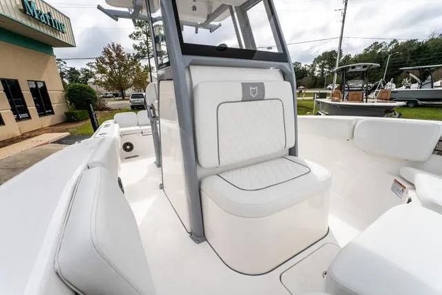 Slide: The Image of Sea Fox 228 Commander 2025 - 18