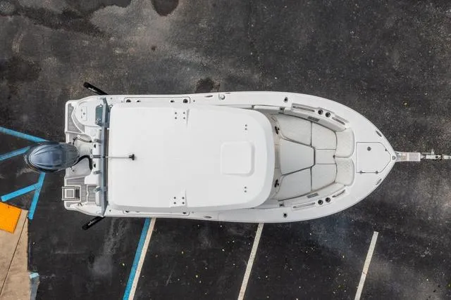 Slide: The Image of Sea Fox 228 Commander 2025 - 23