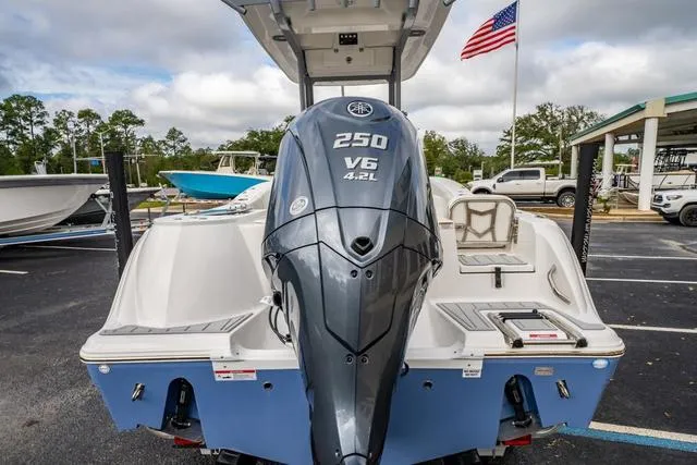 Slide: The Image of Sea Fox 228 Commander 2025 - 3
