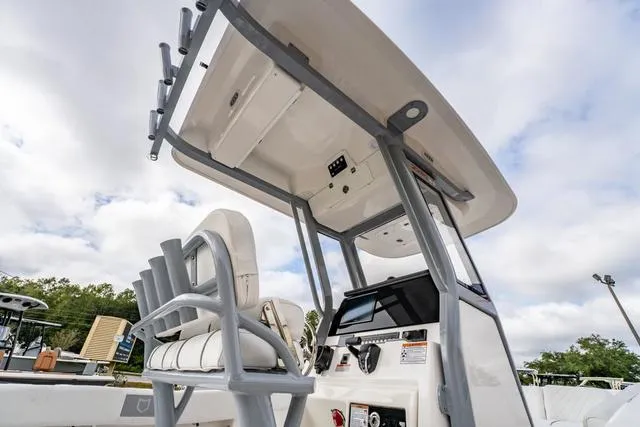 Slide: The Image of Sea Fox 228 Commander 2025 - 6