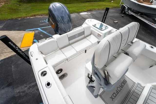 Slide: The Image of Sea Fox 228 Commander 2025 - 7
