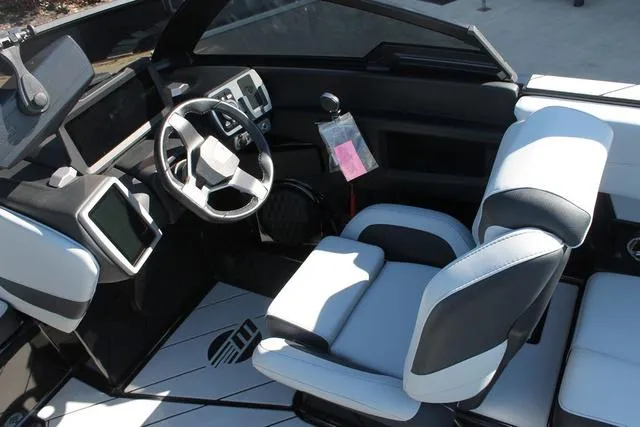 Slide: The Image of Malibu Wakesetter 22 LSV 2023 - 13