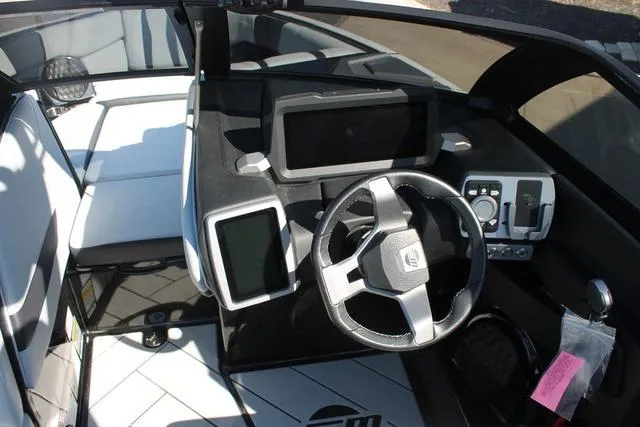 Slide: The Image of Malibu Wakesetter 22 LSV 2023 - 14