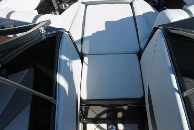 Slide: The Image of Malibu Wakesetter 22 LSV 2023 - 17