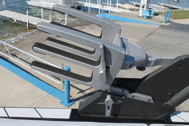 Slide: The Image of Malibu Wakesetter 22 LSV 2023 - 18