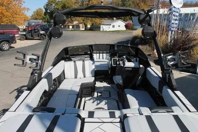 Slide: The Image of Malibu Wakesetter 22 LSV 2023 - 6