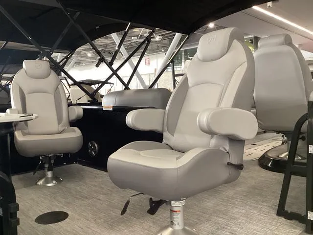 Slide: The Image of Premier 230 SunSation Angler 2025 - 15