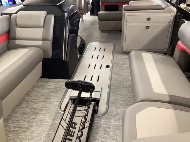 Slide: The Image of Premier 230 SunSation Angler 2025 - 16