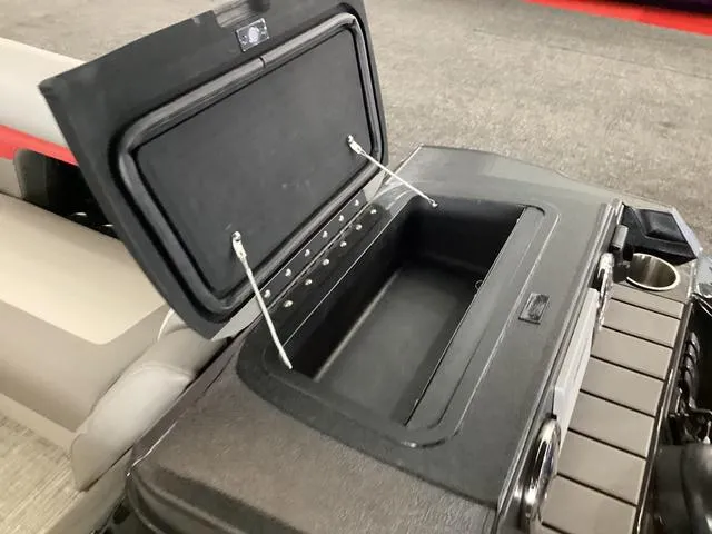 Slide: The Image of Premier 230 SunSation Angler 2025 - 29