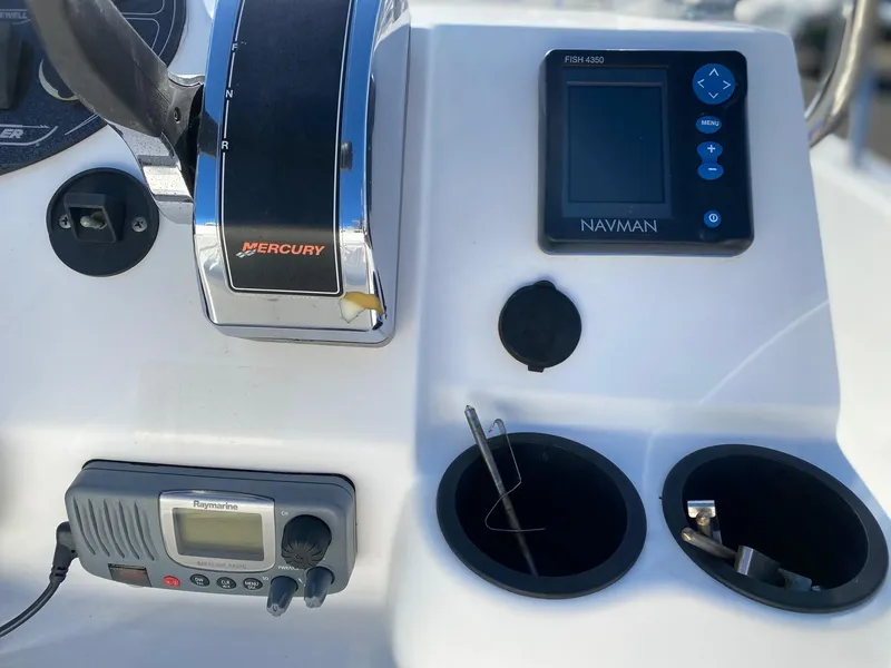 Slide: The Image of Boston Whaler 180 Dauntless 2005 - 11