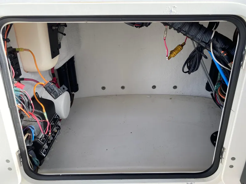 Slide: The Image of Boston Whaler 180 Dauntless 2005 - 12