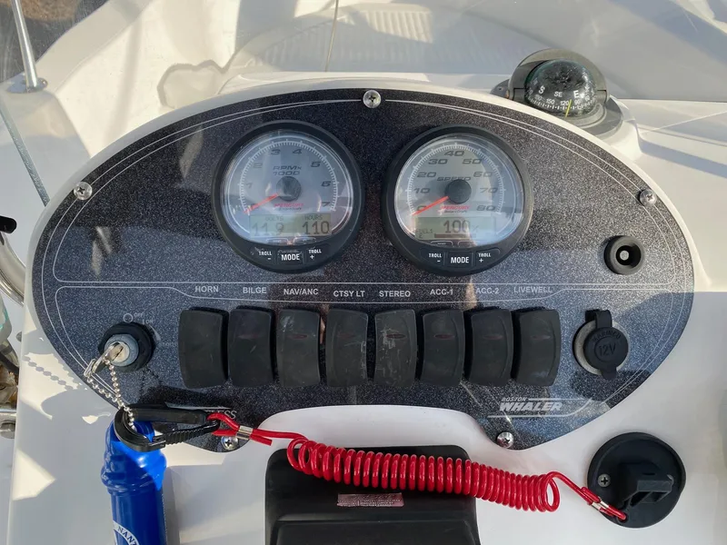 Slide: The Image of Boston Whaler 180 Dauntless 2005 - 15