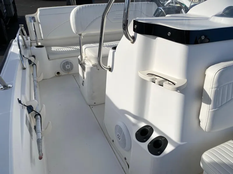 Slide: The Image of Boston Whaler 180 Dauntless 2005 - 7