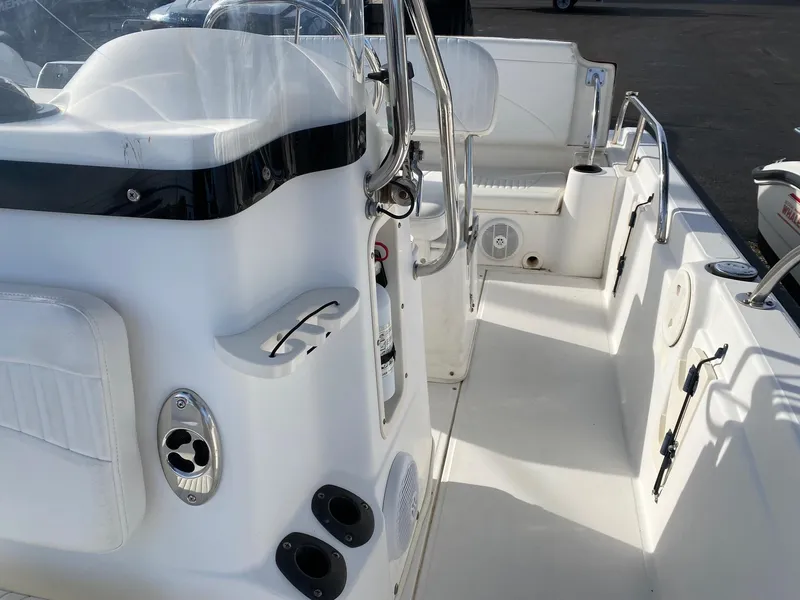 Slide: The Image of Boston Whaler 180 Dauntless 2005 - 8