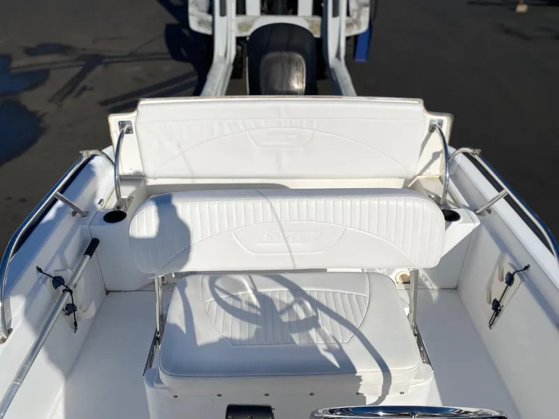 Slide: The Image of Boston Whaler 180 Dauntless 2005 - 9