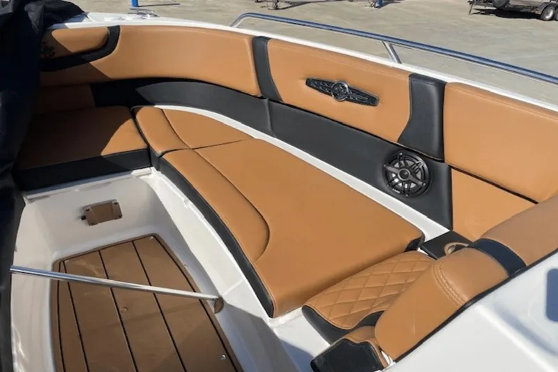 Slide: The Image of Chaparral 30 Surf 2023 - 12