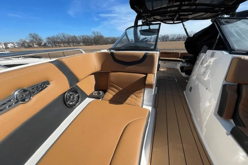 Slide: The Image of Chaparral 30 Surf 2023 - 14