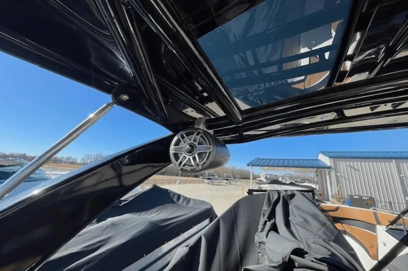 Slide: The Image of Chaparral 30 Surf 2023 - 16