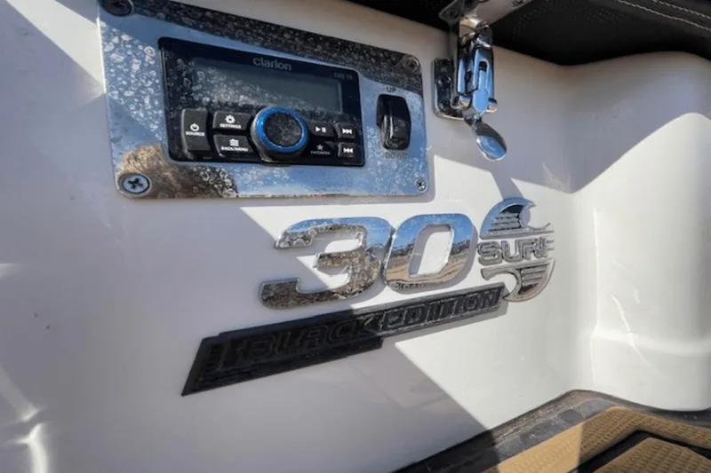 Slide: The Image of Chaparral 30 Surf 2023 - 19