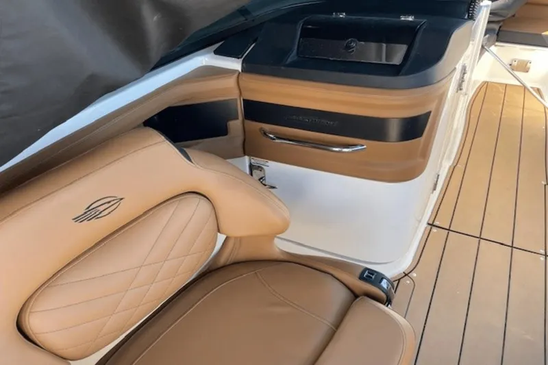 Slide: The Image of Chaparral 30 Surf 2023 - 4