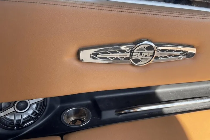 Slide: The Image of Chaparral 30 Surf 2023 - 7