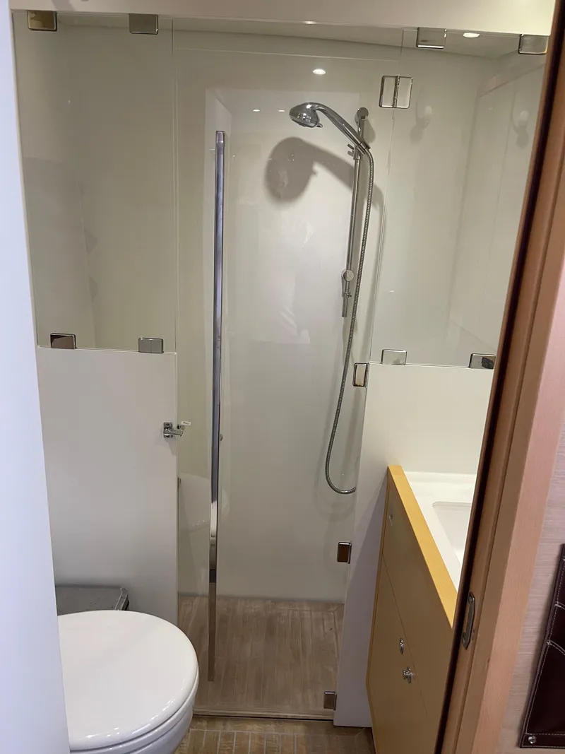 Slide: The Image of Bathroom of a 2014 Lagoon 620 yacht. - 42