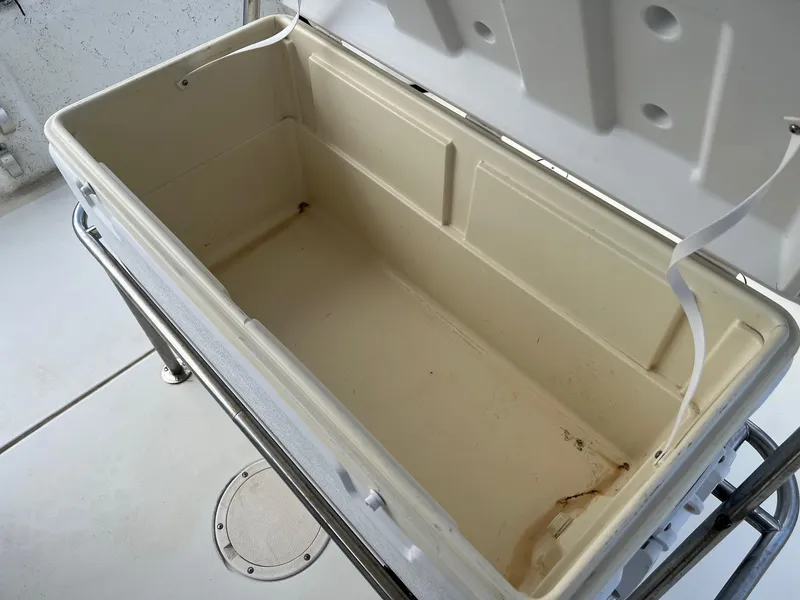 Slide: The Image of Empty storage compartment on a 2000 Triton 23 Tunnel boat. - 7