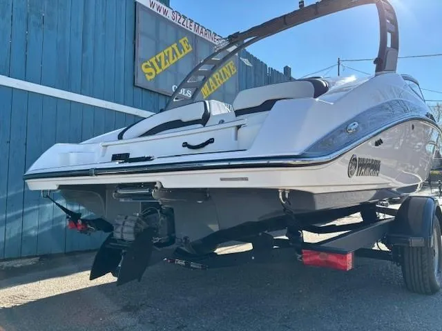 Slide: The Image of 2020 Yamaha Boats 195S on trailer at Sizzle Marine dealership. - 5