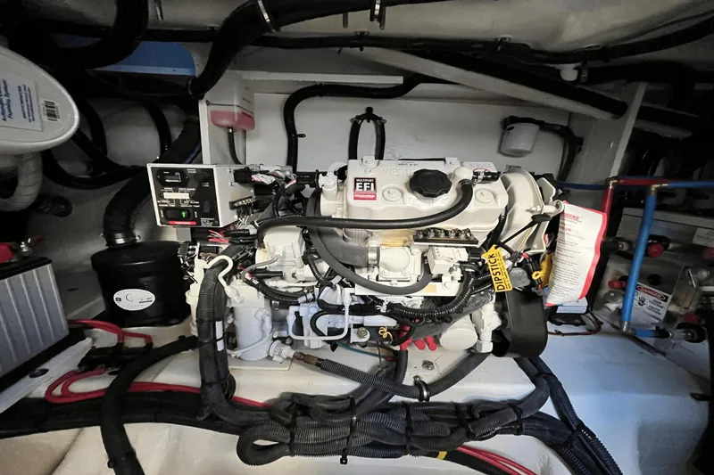 Slide: The Image of Sea Ray Sundancer 370 Outboard 2024 - 10