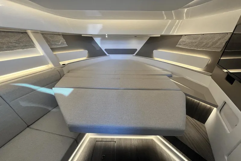 Slide: The Image of Sea Ray Sundancer 370 Outboard 2024 - 27