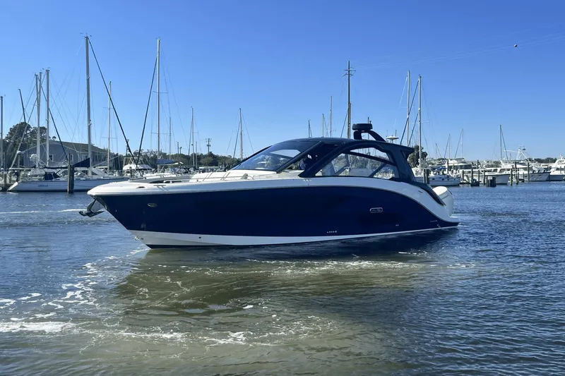 Slide: The Image of Sea Ray Sundancer 370 Outboard 2024 - 4