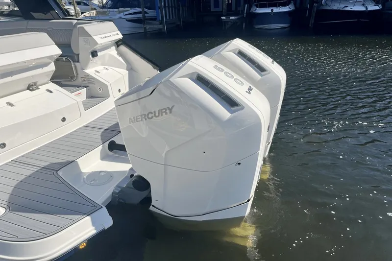 Slide: The Image of Sea Ray Sundancer 370 Outboard 2024 - 5