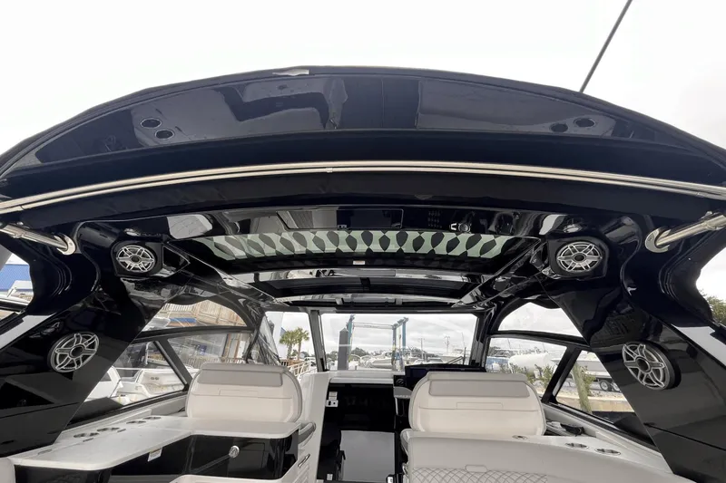 Slide: The Image of Sea Ray Sundancer 370 Outboard 2024 - 8