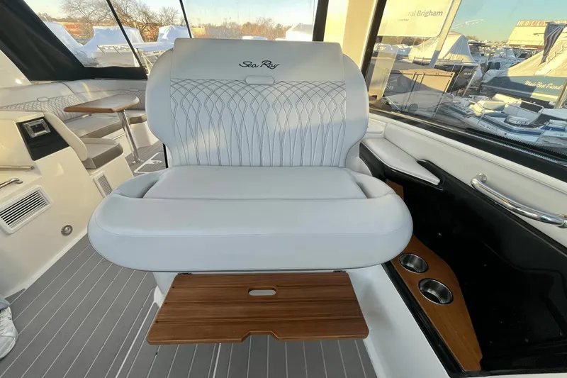 Slide: The Image of Sea Ray 370 Sundancer Outboard 2021 - 22