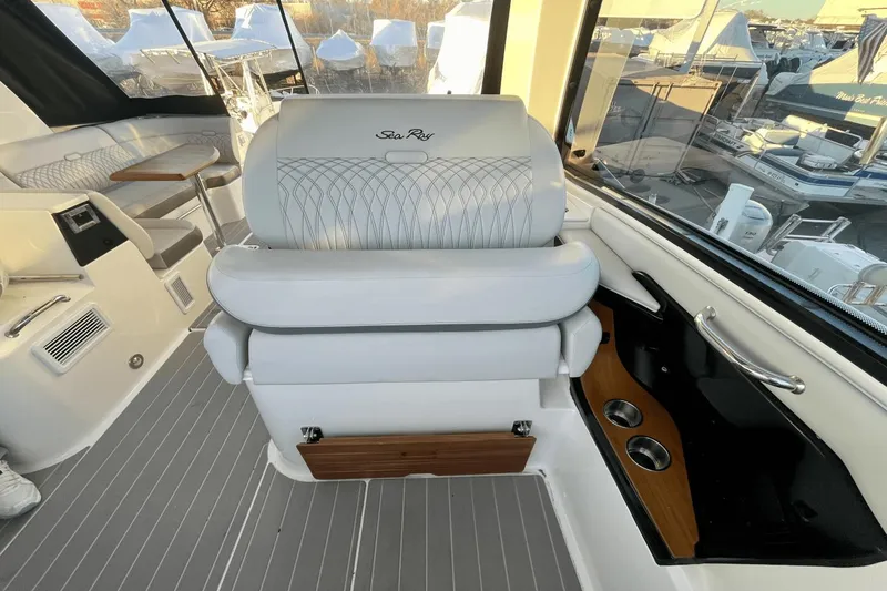 Slide: The Image of Sea Ray 370 Sundancer Outboard 2021 - 23