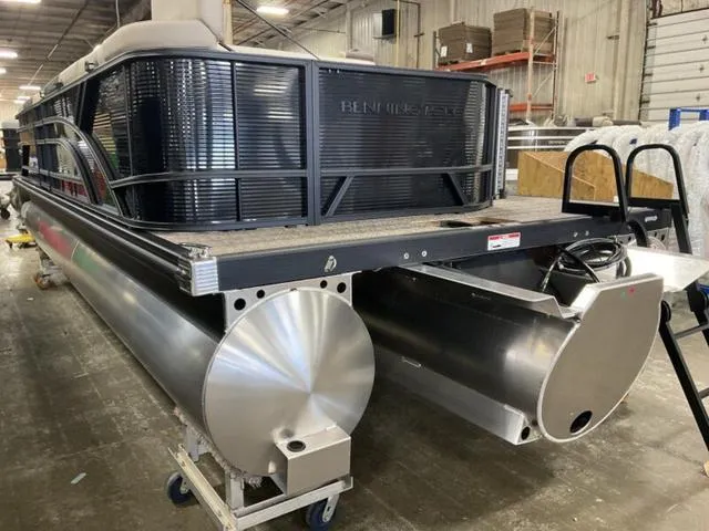 Slide: The Image of 2025 Bennington 23 SL pontoon boat in a warehouse setting. - 6
