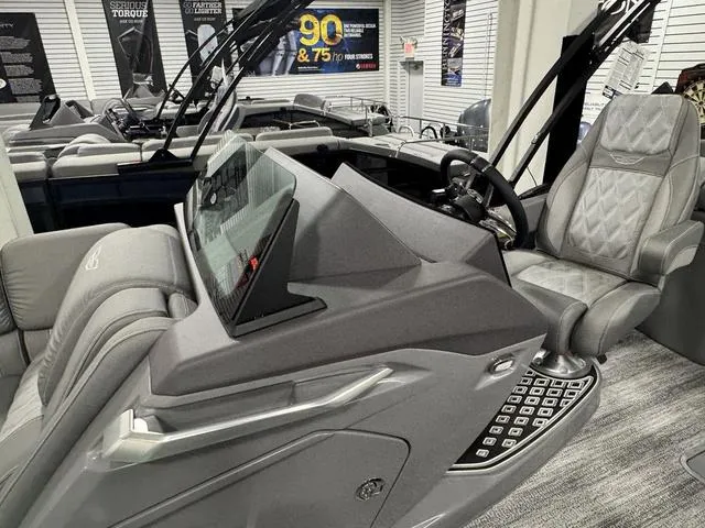 Slide: The Image of Dashboard of 2025 Bennington 25 RFBSE boat with Simrad navigation display. - 15