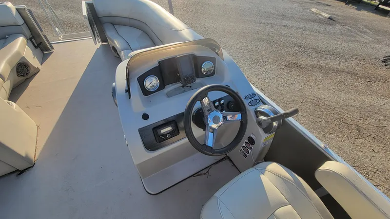 Slide: The Image of 2020 Cypress Cay Seabreeze 232 boat interior with steering console and seating. - 3