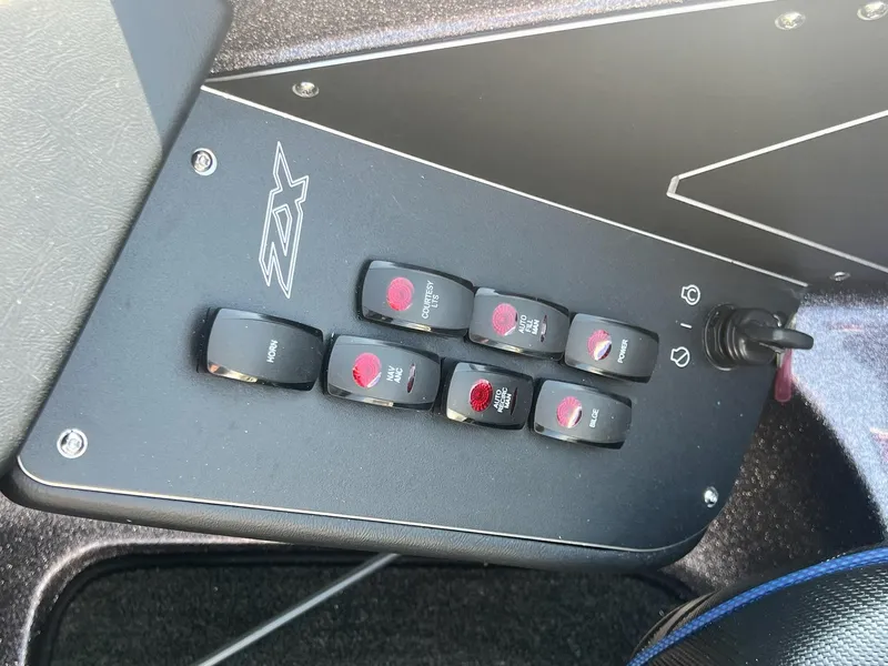 Slide: The Image of Skeeter ZX200 2025 - 10