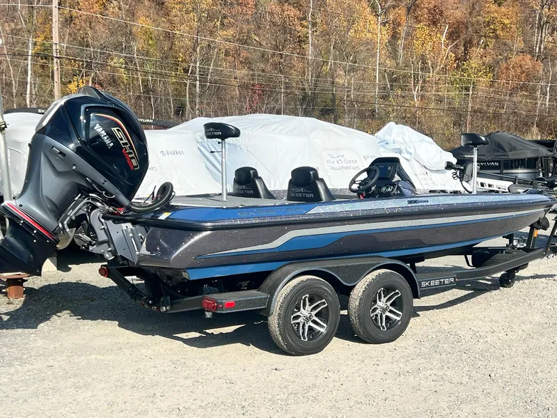 Slide: The Image of Skeeter ZX200 2025 - 12