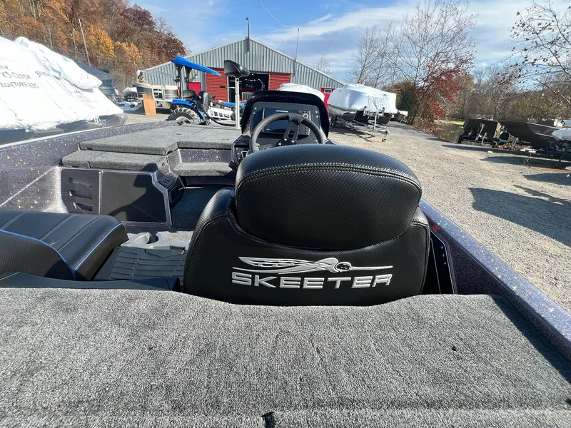 Slide: The Image of Skeeter ZX200 2025 - 19