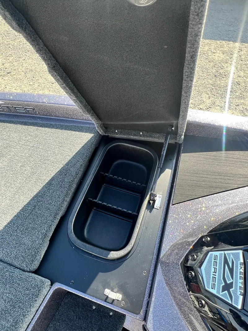 Slide: The Image of Skeeter ZX200 2025 - 24