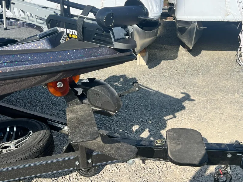 Slide: The Image of Skeeter ZX200 2025 - 26