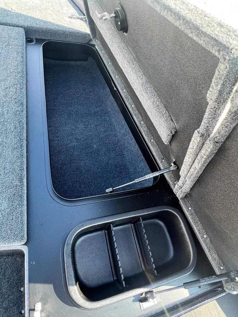 Slide: The Image of Skeeter ZX200 2025 - 27