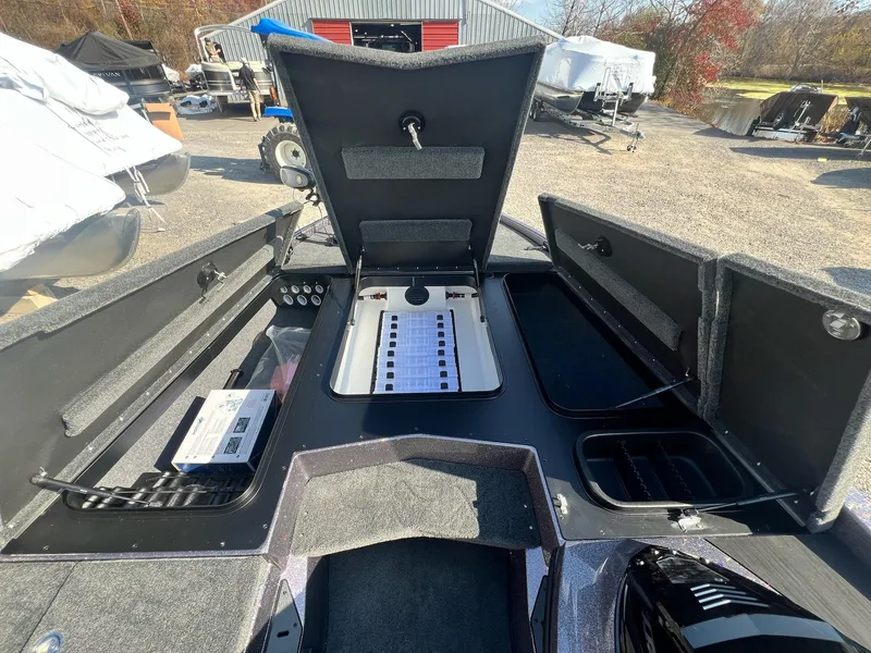 Slide: The Image of Skeeter ZX200 2025 - 28